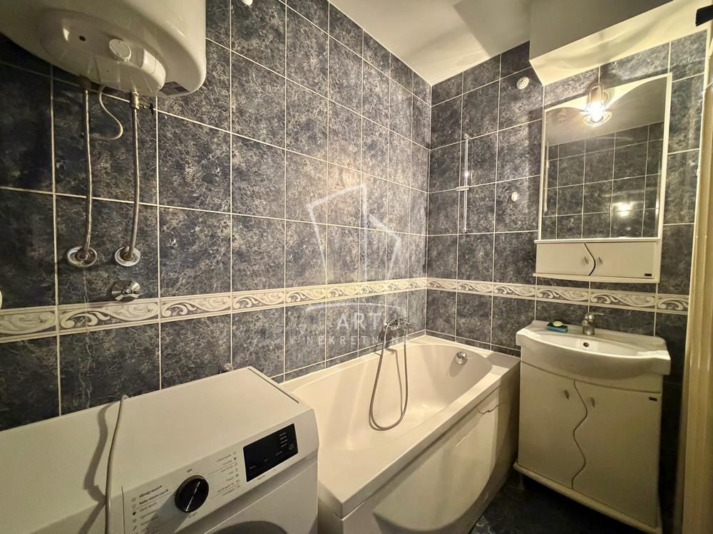 Stan na prodaju u Beogradu, Novi Beograd blok 38 (OŠ Ratko Mitrović), dvoiposoban, 76m2, cena 290000 evra