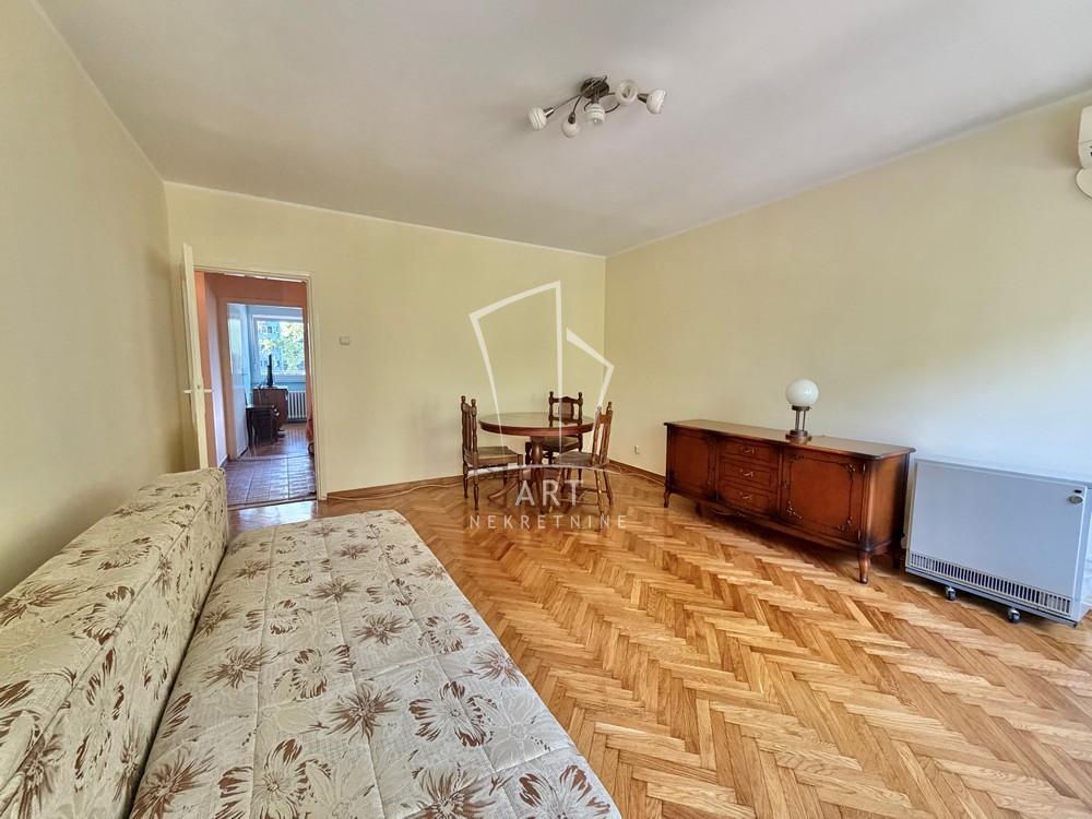 Stan na prodaju u Beogradu, Novi Beograd blok 38 (OŠ Ratko Mitrović), dvoiposoban, 76m2, cena 290000 evra
