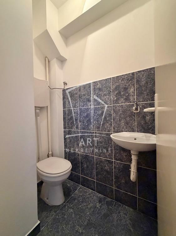 Stan na prodaju u Beogradu, Novi Beograd blok 38 (OŠ Ratko Mitrović), dvoiposoban, 76m2, cena 290000 evra