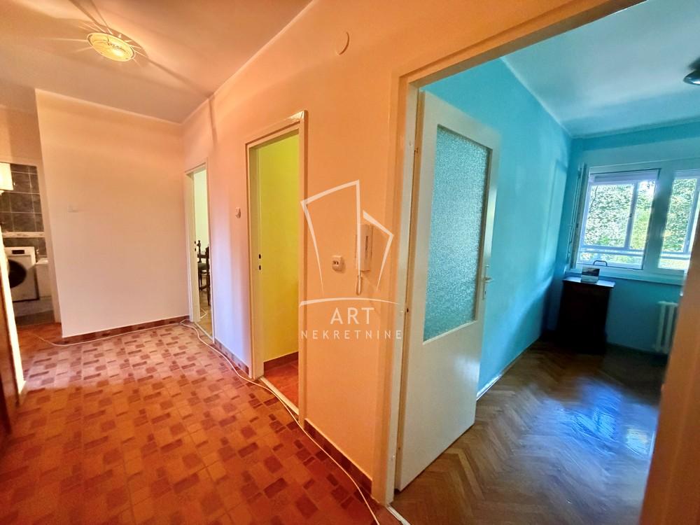 Stan na prodaju u Beogradu, Novi Beograd blok 38 (OŠ Ratko Mitrović), dvoiposoban, 76m2, cena 290000 evra