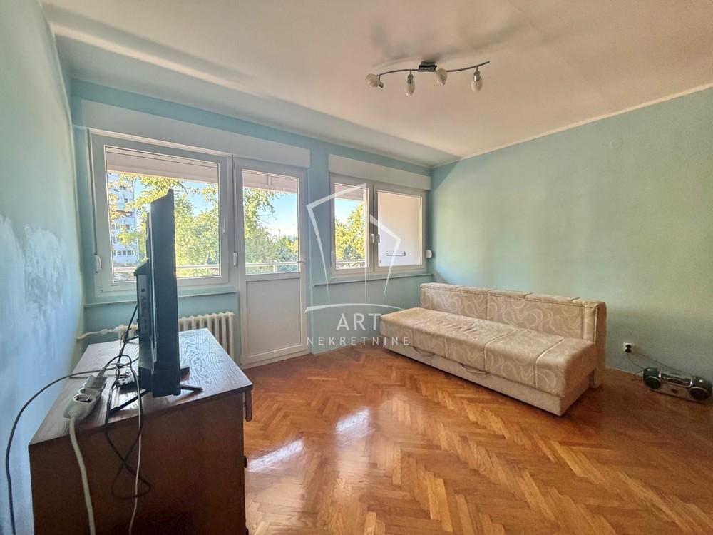 Stan na prodaju u Beogradu, Novi Beograd blok 38 (OŠ Ratko Mitrović), dvoiposoban, 76m2, cena 290000 evra