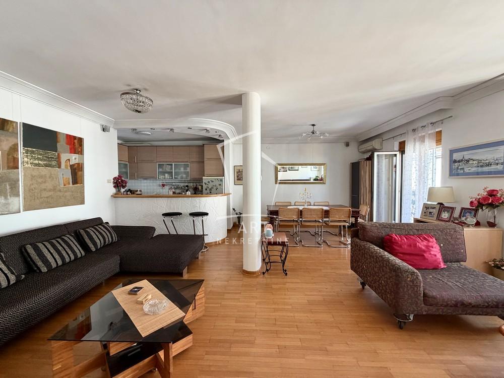 Stan na prodaju u Beogradu, Vračar, 104m2, cena 615000 evra