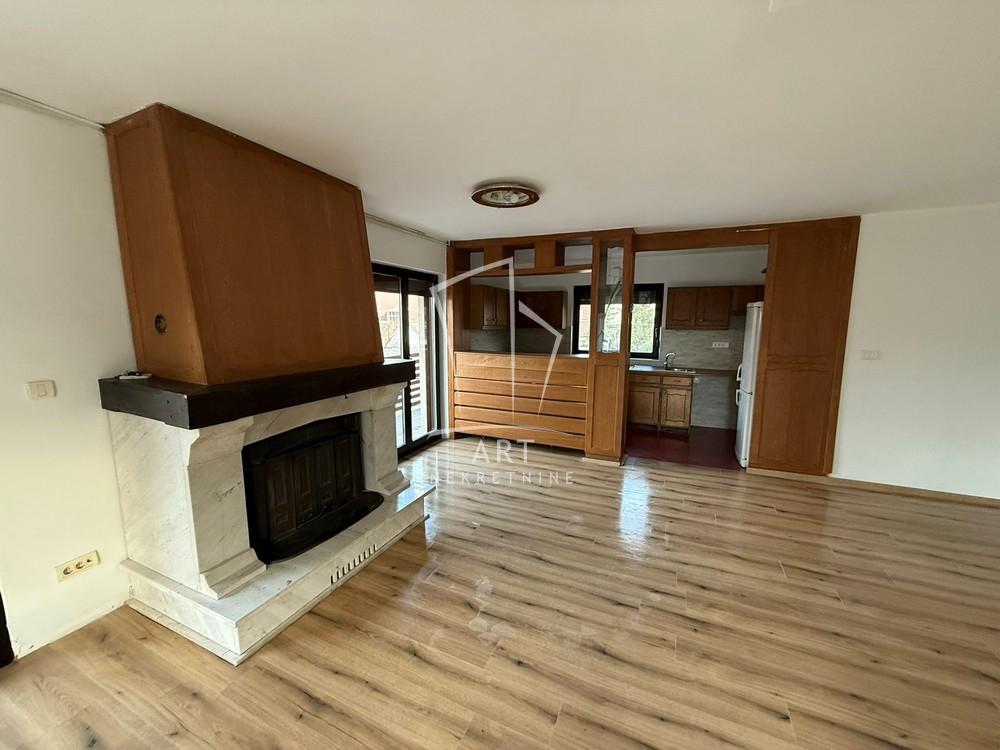 Stan na prodaju u Beogradu, Borča, trosoban, 111m2, cena 185000 evra