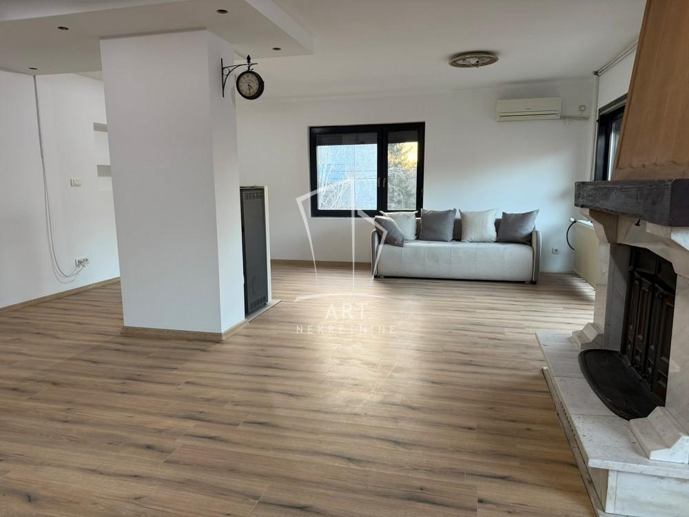 Stan na prodaju u Beogradu, Borča, trosoban, 111m2, cena 185000 evra