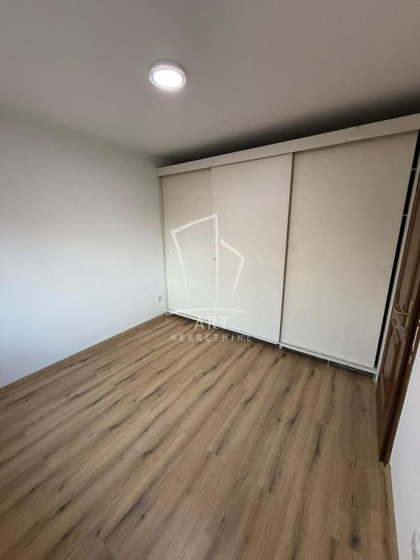 Stan na prodaju u Beogradu, Borča, trosoban, 111m2, cena 185000 evra