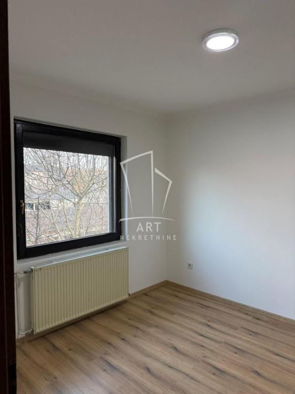 Stan na prodaju u Beogradu, Borča, trosoban, 111m2, cena 185000 evra