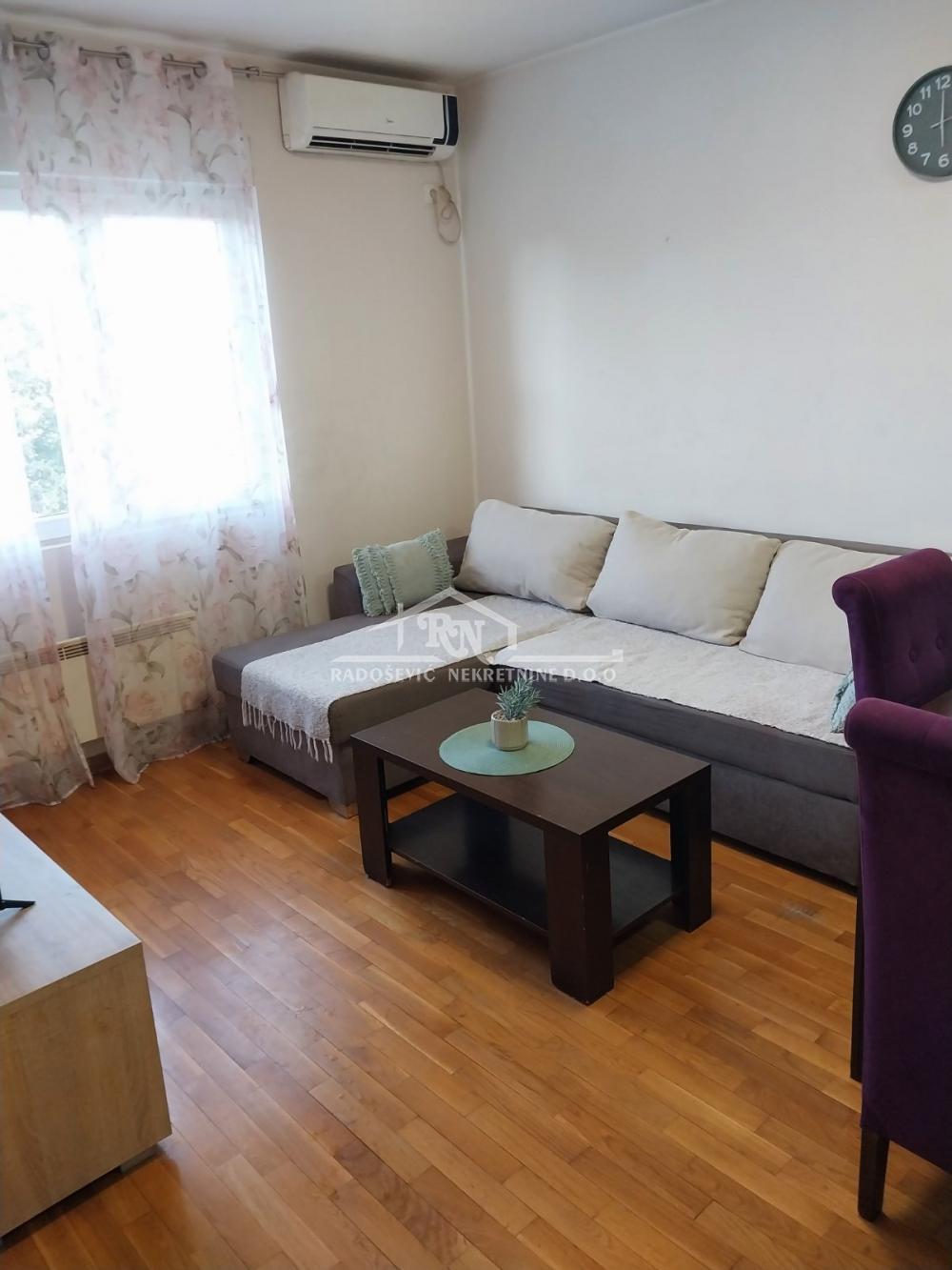 Stan na prodaju u Beogradu, Karaburma, jednoiposoban, 37m2, cena 122500 evra