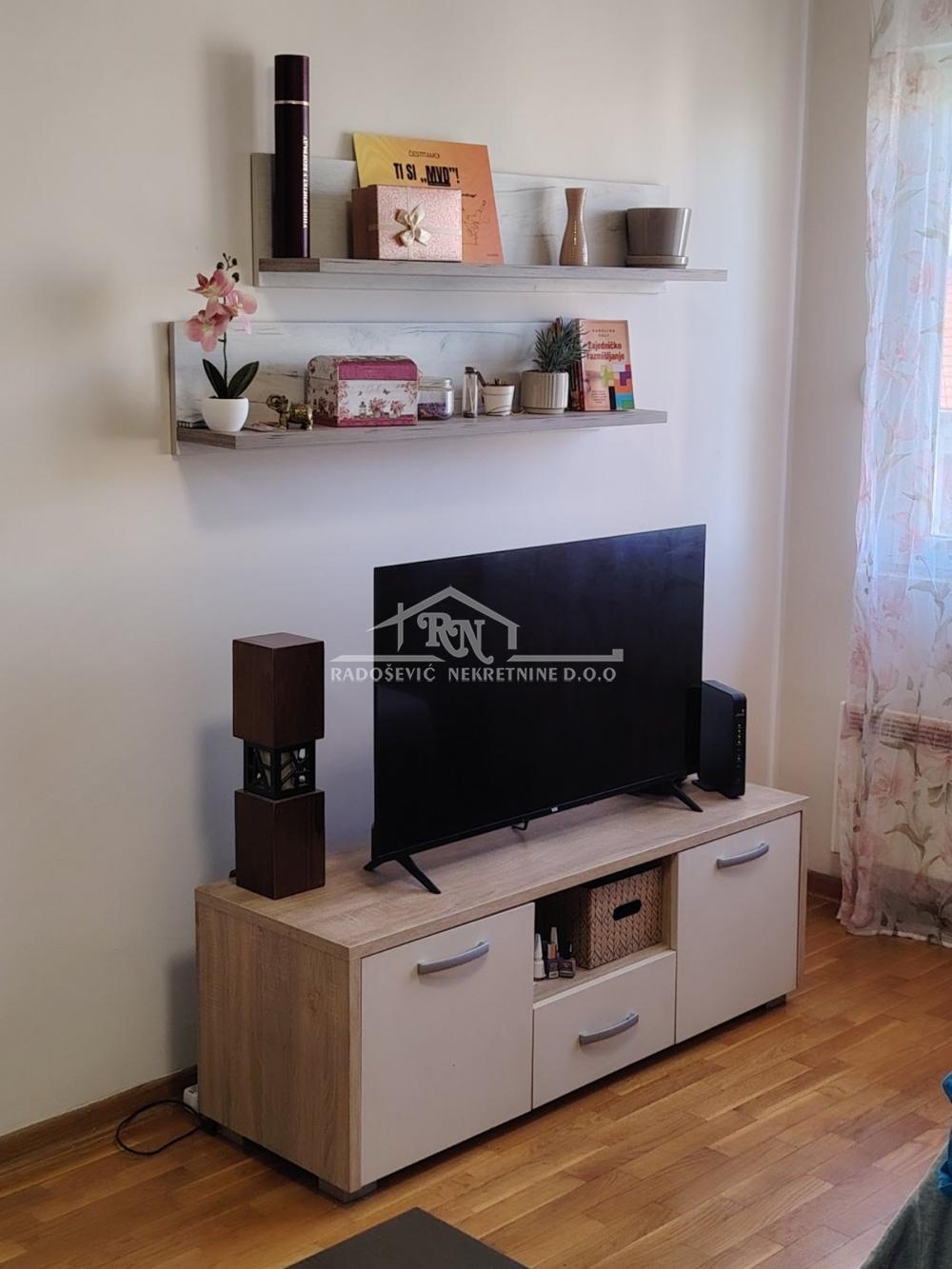 Stan na prodaju u Beogradu, Karaburma, jednoiposoban, 37m2, cena 122500 evra