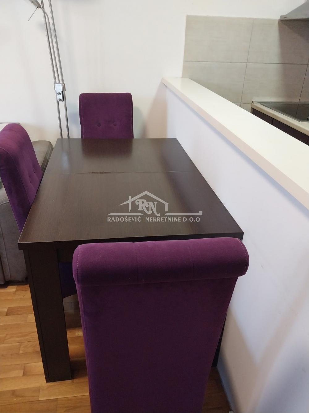 Stan na prodaju u Beogradu, Karaburma, jednoiposoban, 37m2, cena 122500 evra