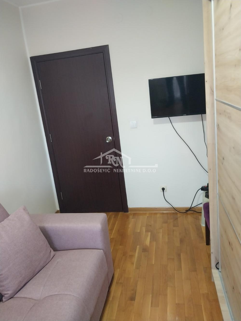 Stan na prodaju u Beogradu, Karaburma, jednoiposoban, 37m2, cena 122500 evra