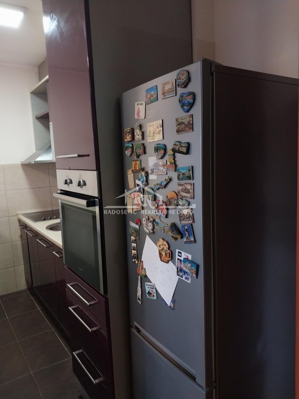 Stan na prodaju u Beogradu, Karaburma, jednoiposoban, 37m2, cena 122500 evra