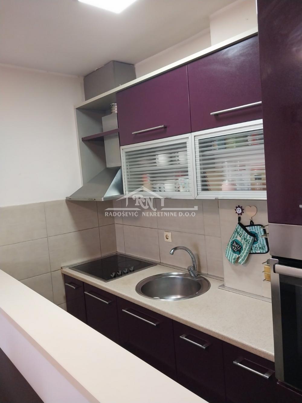 Stan na prodaju u Beogradu, Karaburma, jednoiposoban, 37m2, cena 122500 evra