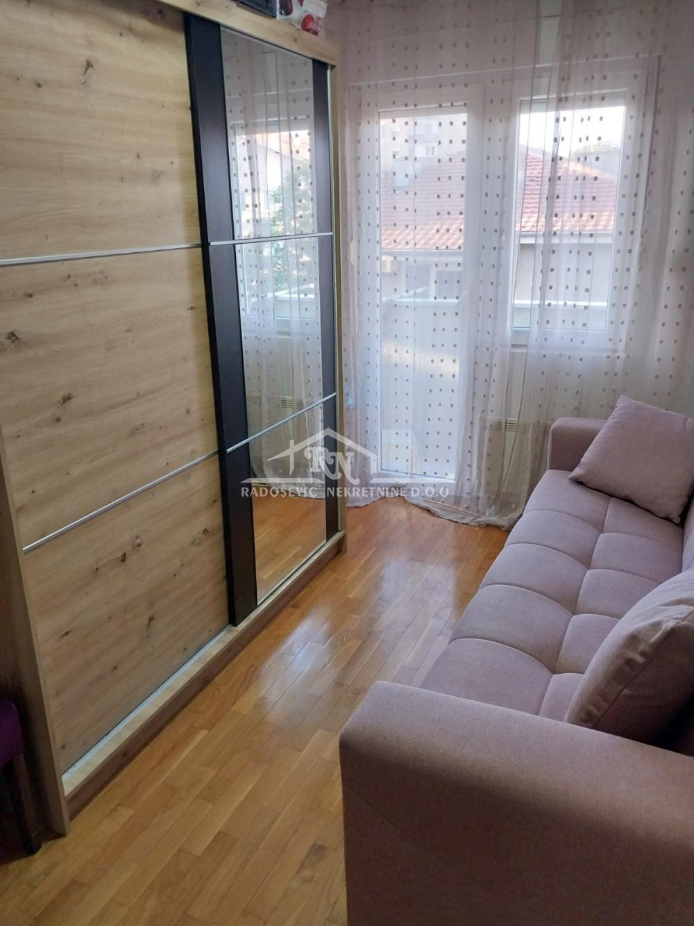 Stan na prodaju u Beogradu, Karaburma, jednoiposoban, 37m2, cena 122500 evra
