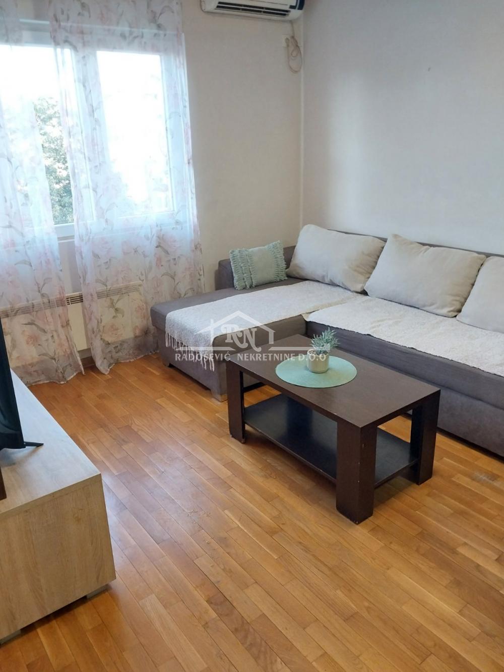 Stan na prodaju u Beogradu, Karaburma, jednoiposoban, 37m2, cena 122500 evra