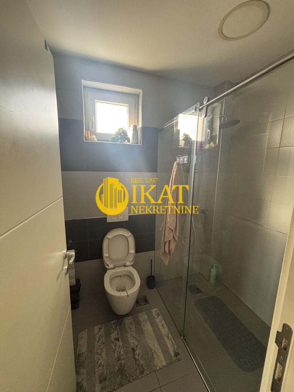 Stan na prodaju u Beogradu, Zemun, cetvorosoban, 101m2, cena 235000 evra