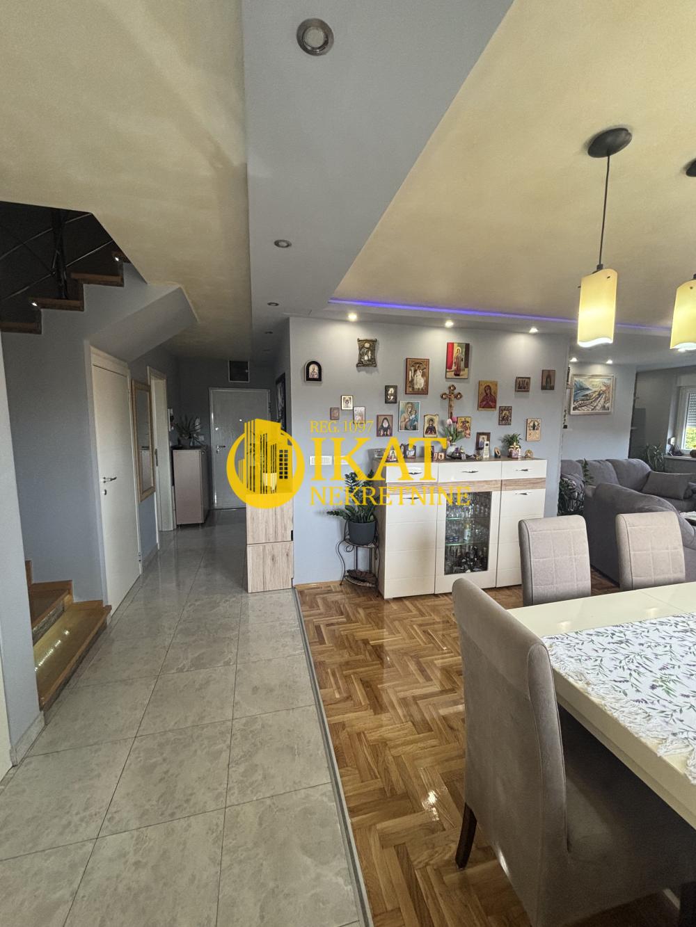 Stan na prodaju u Beogradu, Zemun, cetvorosoban, 101m2, cena 235000 evra