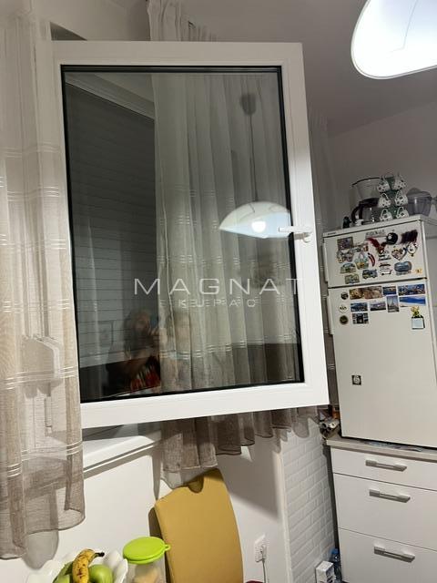 Stan na prodaju u Beogradu, Novi Beograd blok 21 (10. gimnazija), jednosoban, 31m2, cena 138000 evra