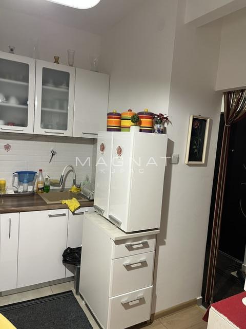 Stan na prodaju u Beogradu, Novi Beograd blok 21 (10. gimnazija), jednosoban, 31m2, cena 138000 evra