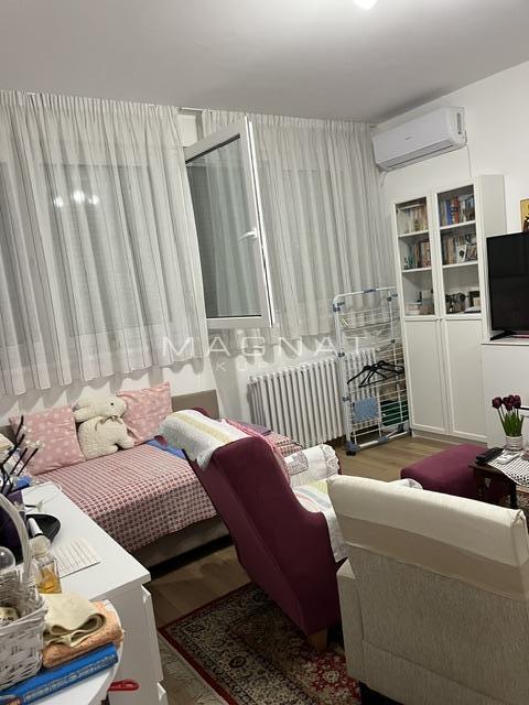 Stan na prodaju u Beogradu, Novi Beograd blok 21 (10. gimnazija), jednosoban, 31m2, cena 138000 evra