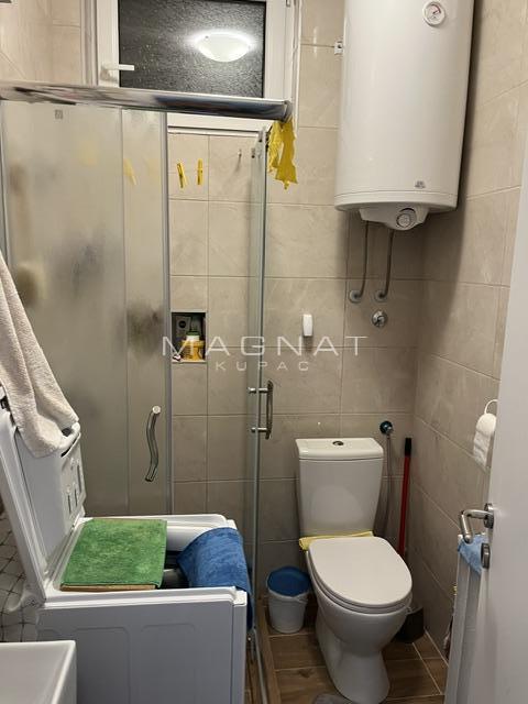 Stan na prodaju u Beogradu, Novi Beograd blok 21 (10. gimnazija), jednosoban, 31m2, cena 138000 evra