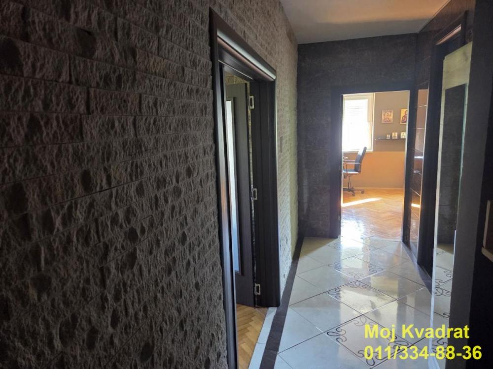 Stan na prodaju u Beogradu, Savski venac, troiposoban, 80m2, cena 285000 evra