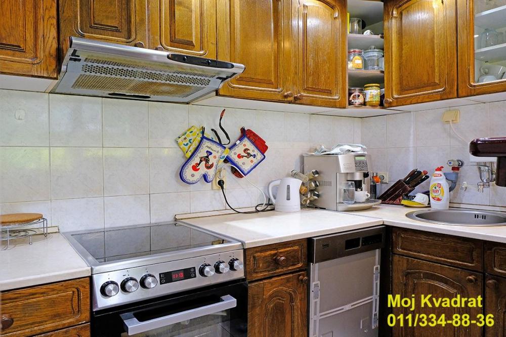 Stan na prodaju u Beogradu, Karaburma, cetvorosoban, 87m2, cena 235000 evra