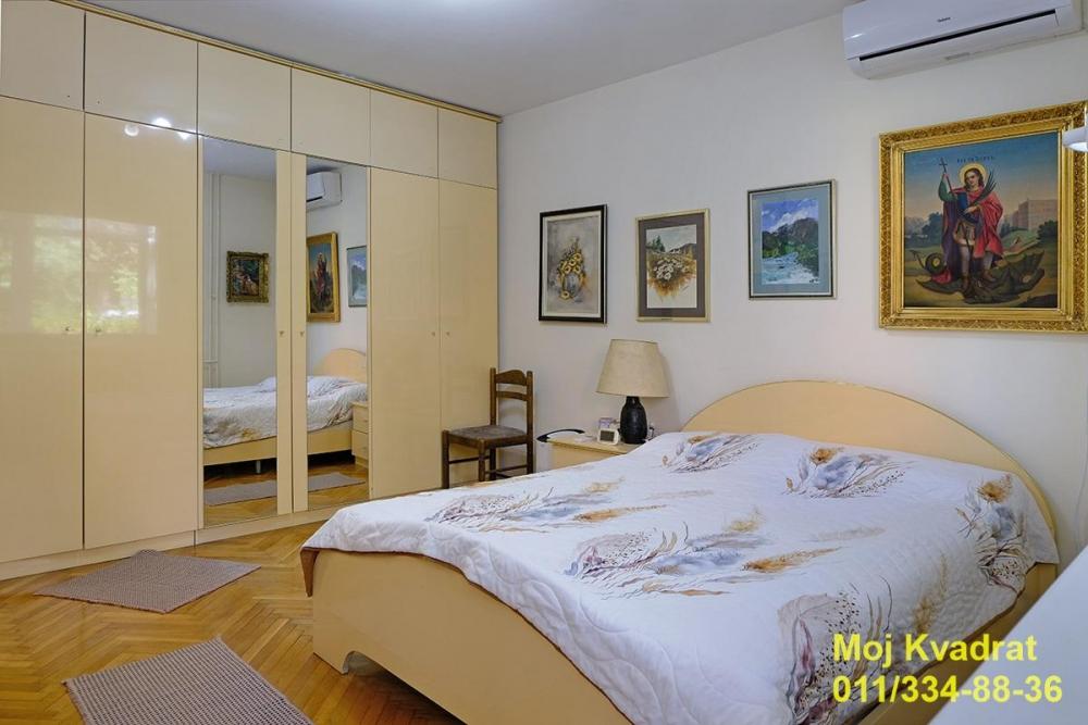 Stan na prodaju u Beogradu, Karaburma, cetvorosoban, 87m2, cena 235000 evra