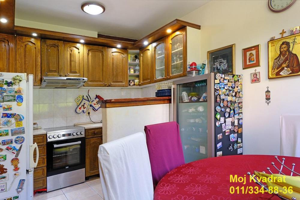Stan na prodaju u Beogradu, Karaburma, cetvorosoban, 87m2, cena 235000 evra