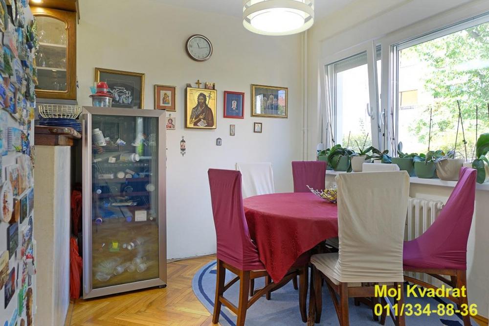 Stan na prodaju u Beogradu, Karaburma, cetvorosoban, 87m2, cena 235000 evra