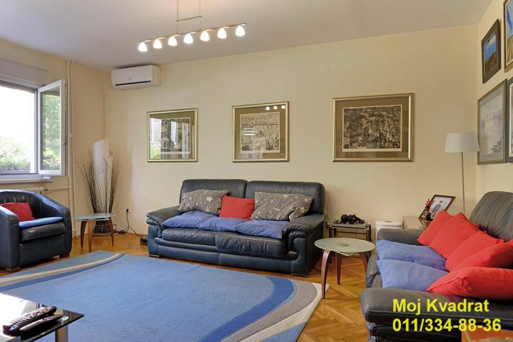 Stan na prodaju u Beogradu, Karaburma, cetvorosoban, 87m2, cena 235000 evra