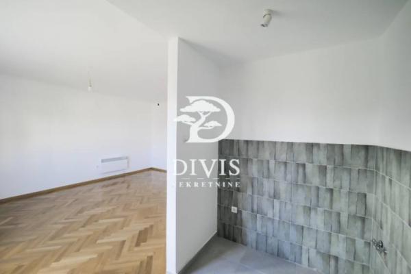 Stan na prodaju u Beogradu, Autokomanda, dvoiposoban, 60m2, cena 219000 evra