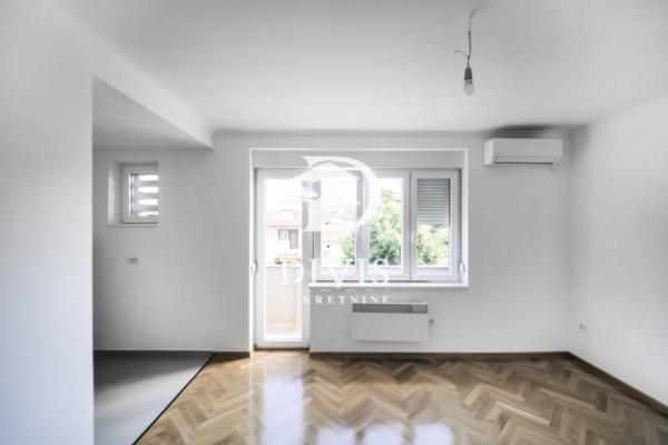 Stan na prodaju u Beogradu, Autokomanda, dvoiposoban, 60m2, cena 219000 evra