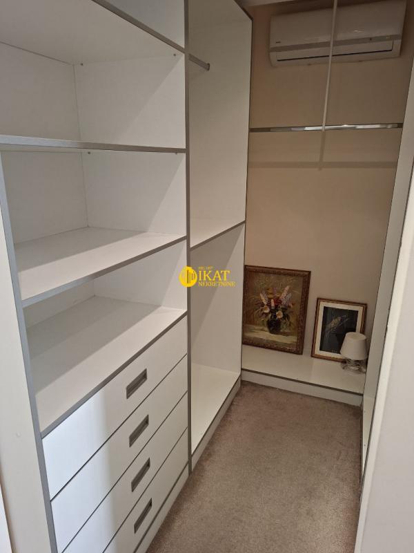 Stan na prodaju u Beogradu, Novi Beograd, trosoban, 106m2, cena 380000 evra