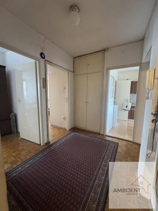 Stan na prodaju u Beogradu, Novi Beograd blok 21 (10. gimnazija), dvosoban, 72m2, cena 278500 evra