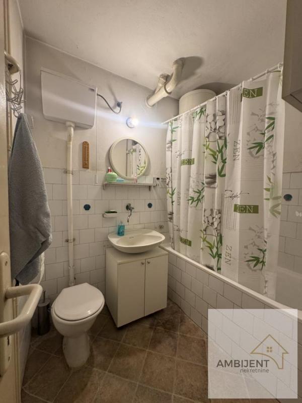 Stan na prodaju u Beogradu, Novi Beograd blok 21 (10. gimnazija), dvosoban, 72m2, cena 278500 evra
