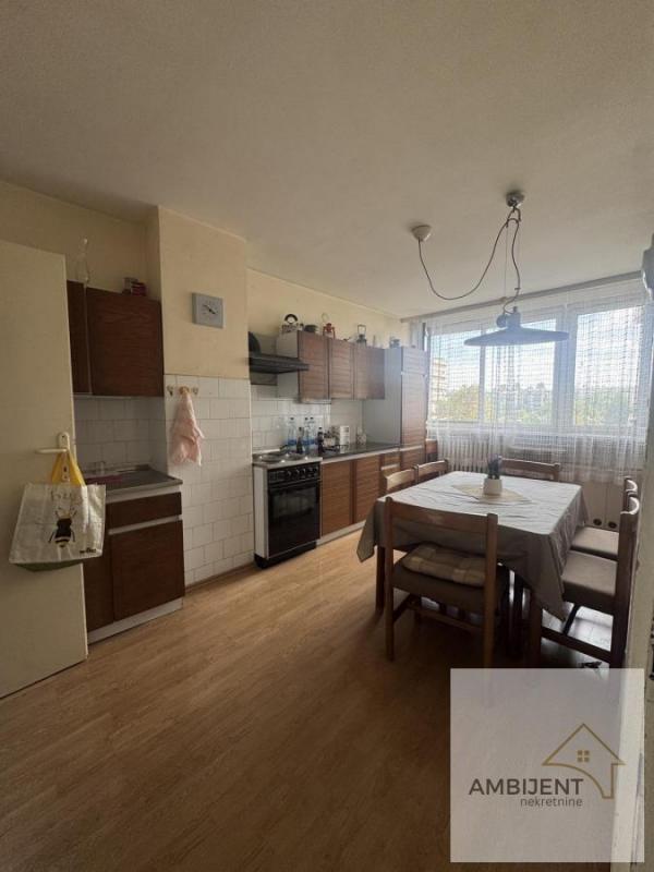 Stan na prodaju u Beogradu, Novi Beograd blok 21 (10. gimnazija), dvosoban, 72m2, cena 278500 evra
