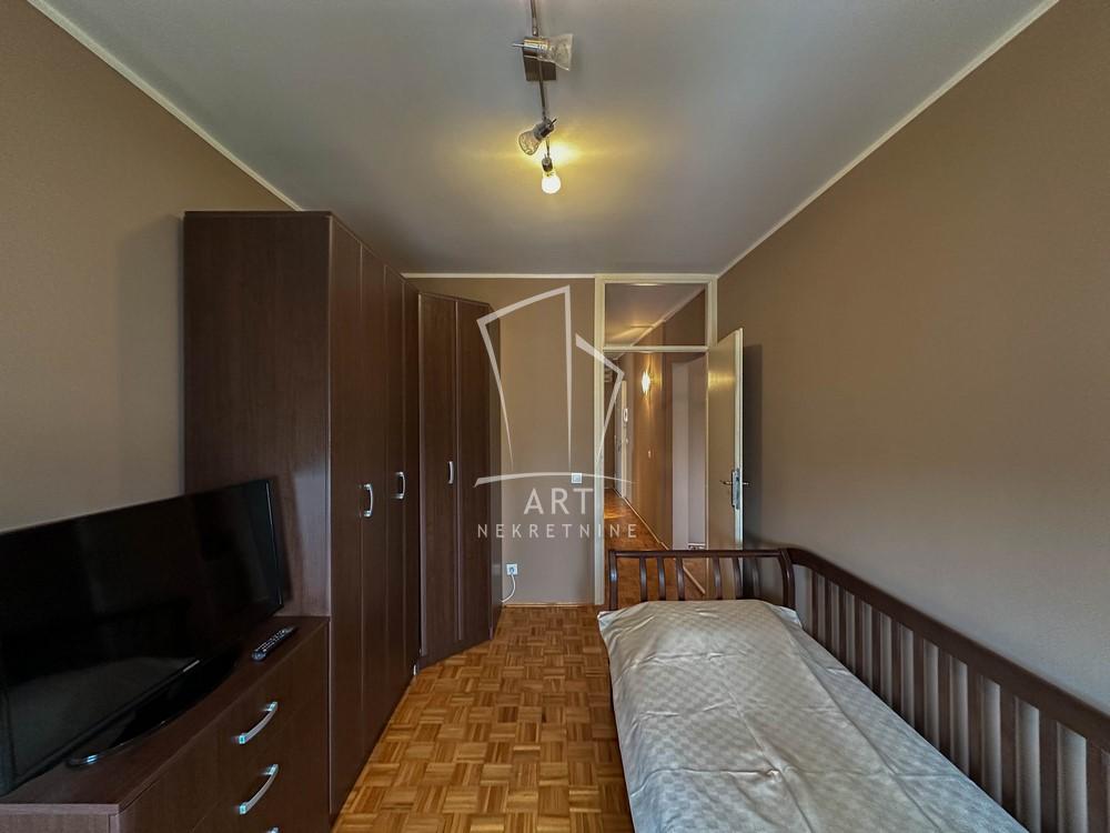 Stan na prodaju u Beogradu, Novi Beograd, cetvorosoban, 100m2, cena 299000 evra