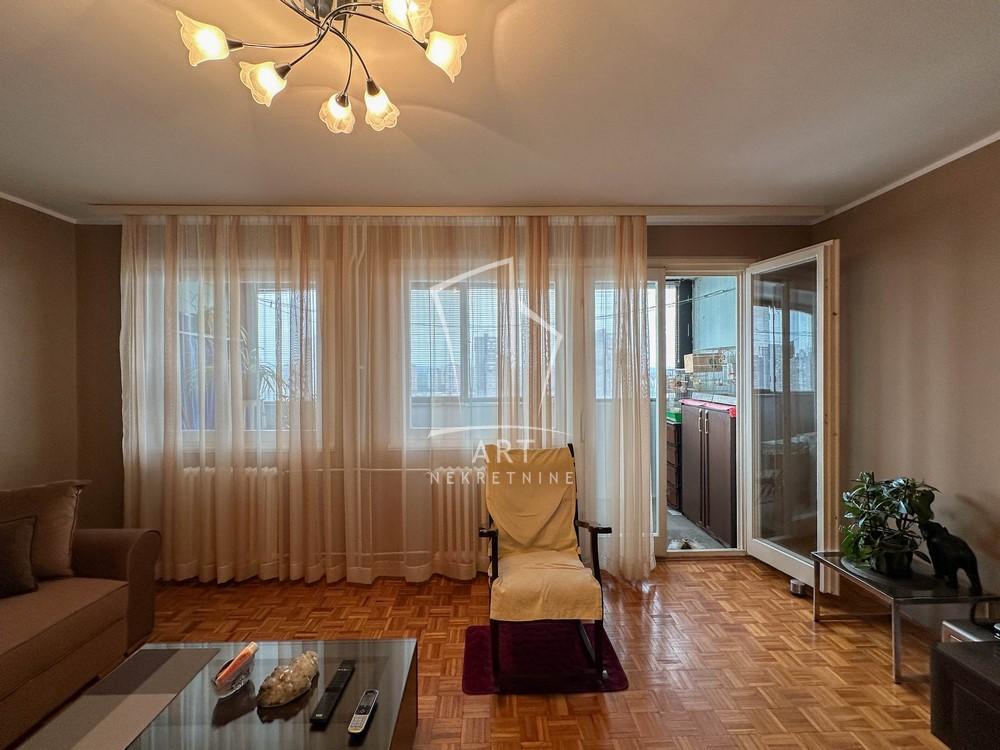 Stan na prodaju u Beogradu, Novi Beograd, cetvorosoban, 100m2, cena 299000 evra