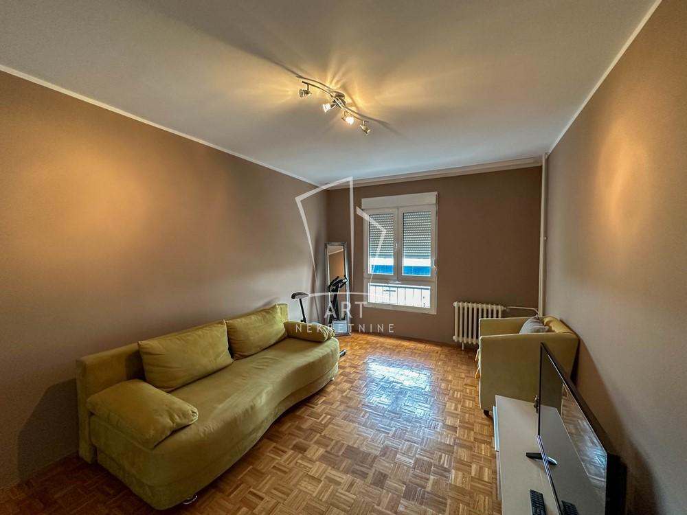 Stan na prodaju u Beogradu, Novi Beograd, cetvorosoban, 100m2, cena 299000 evra