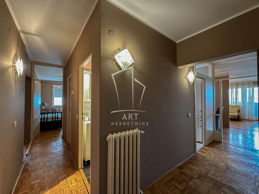 Stan na prodaju u Beogradu, Novi Beograd, cetvorosoban, 100m2, cena 299000 evra