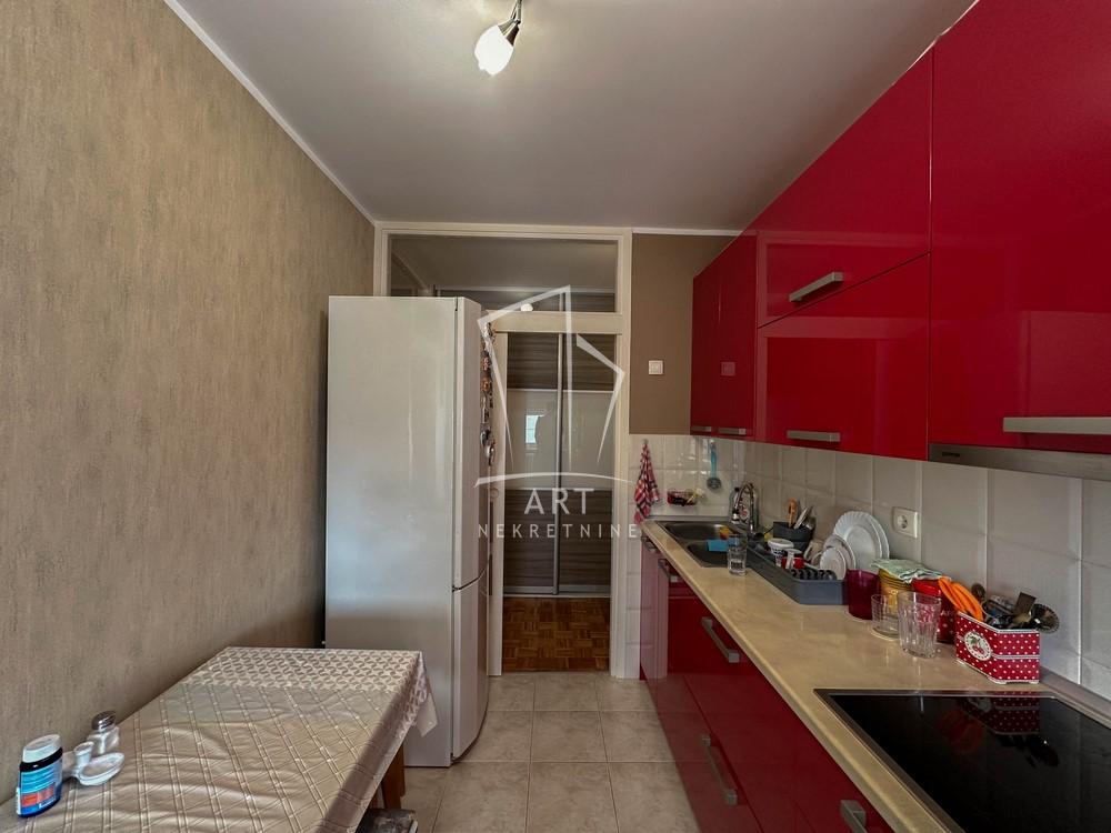 Stan na prodaju u Beogradu, Novi Beograd, cetvorosoban, 100m2, cena 299000 evra