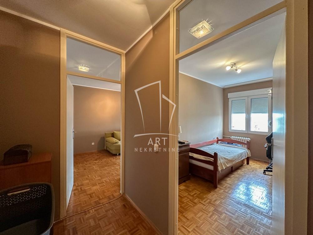 Stan na prodaju u Beogradu, Novi Beograd, cetvorosoban, 100m2, cena 299000 evra