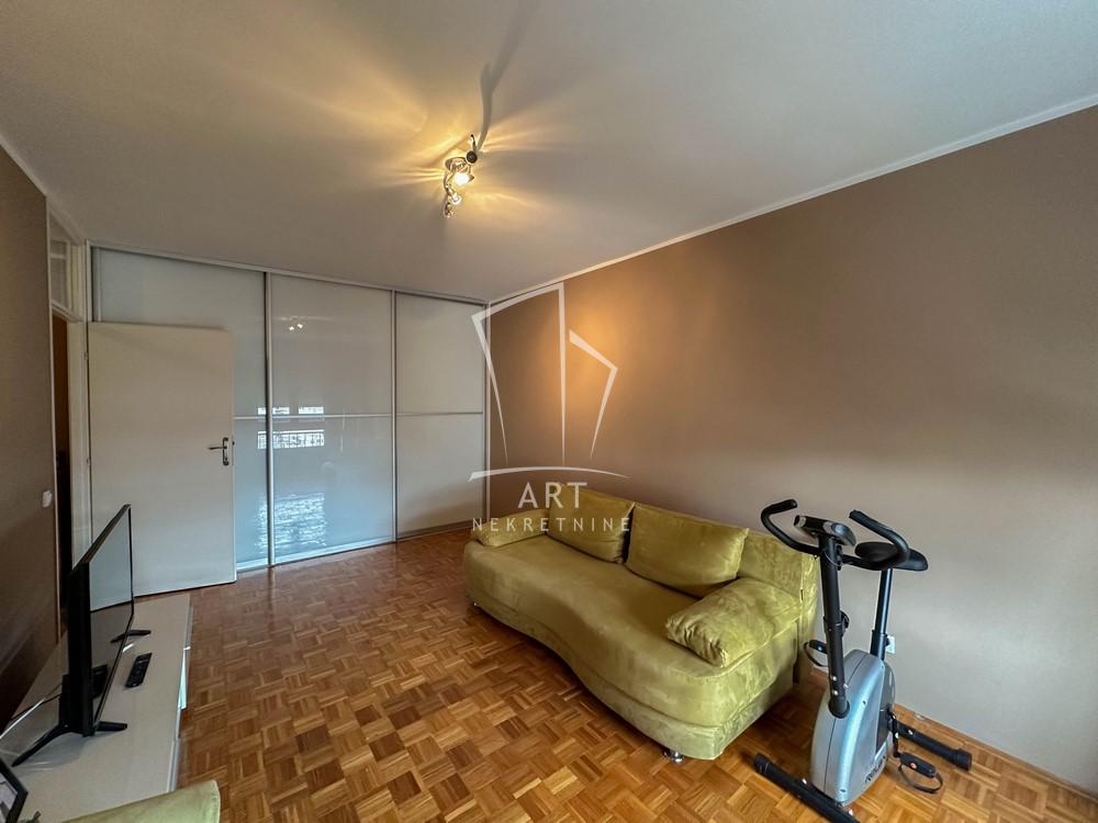 Stan na prodaju u Beogradu, Novi Beograd, cetvorosoban, 100m2, cena 299000 evra