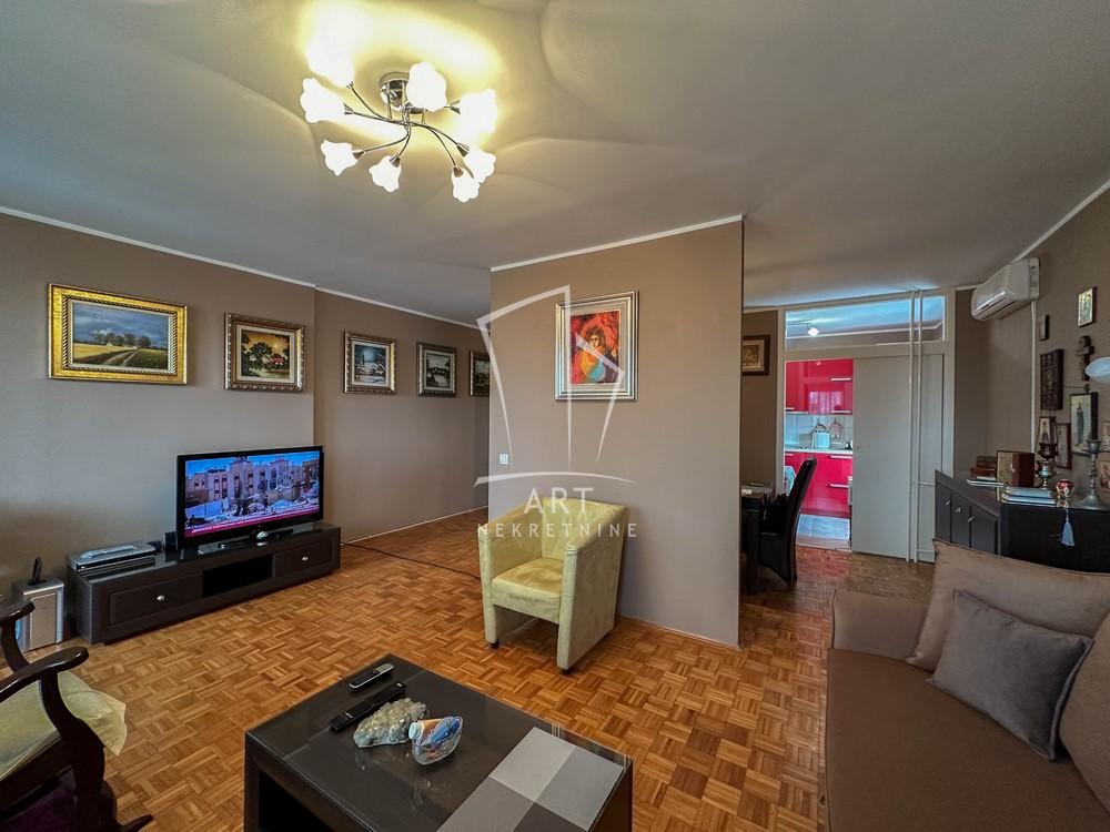 Stan na prodaju u Beogradu, Novi Beograd, cetvorosoban, 100m2, cena 299000 evra