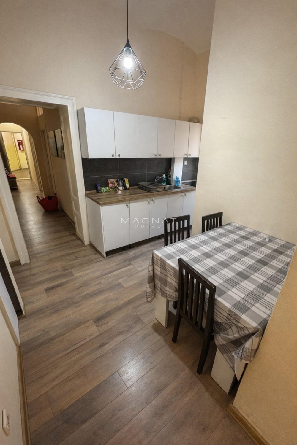 Stan na prodaju u Beogradu, Stari grad, troiposoban, 90m2, cena 338000 evra