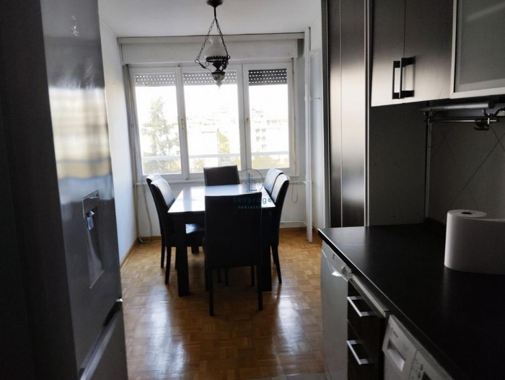 Stan na prodaju u Beogradu, Novi Beograd blok 30 (B92), trosoban, 89m2, cena 335000 evra