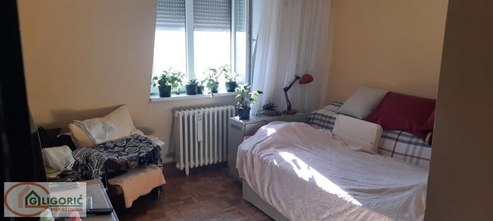 Stan na prodaju u Beogradu, Banjica, trosoban, 76m2, cena 246000 evra