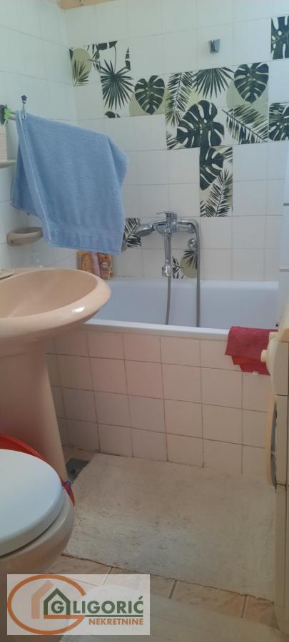 Stan na prodaju u Beogradu, Banjica, trosoban, 76m2, cena 246000 evra