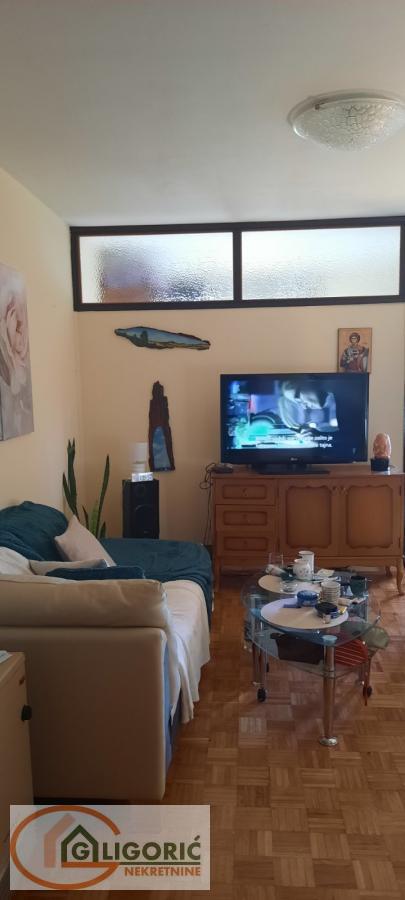 Stan na prodaju u Beogradu, Banjica, trosoban, 76m2, cena 246000 evra