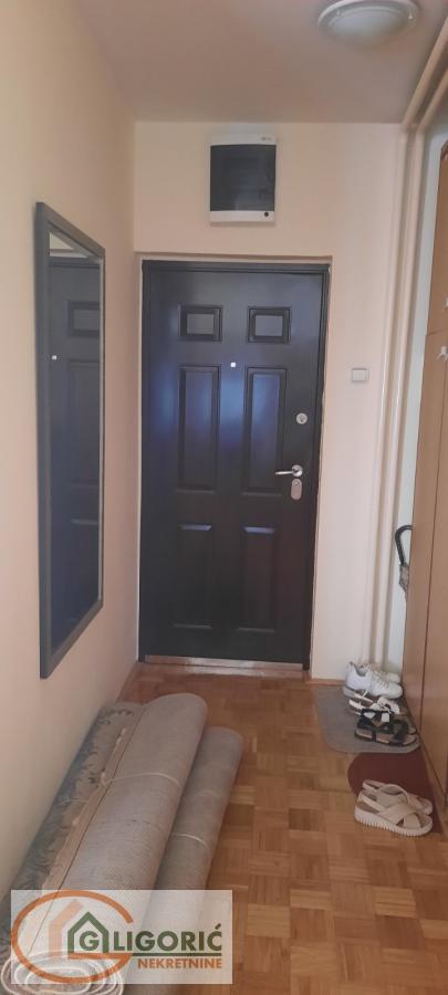 Stan na prodaju u Beogradu, Banjica, trosoban, 76m2, cena 246000 evra